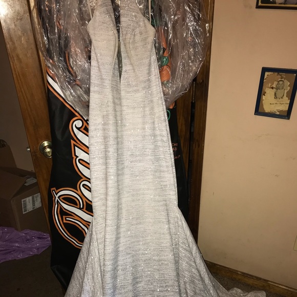 ALL WHITE PROM DRESS // GOWN - Picture 3 of 5